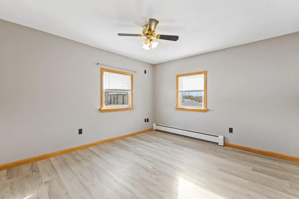 823 Washington Street N Auburn ME 04210