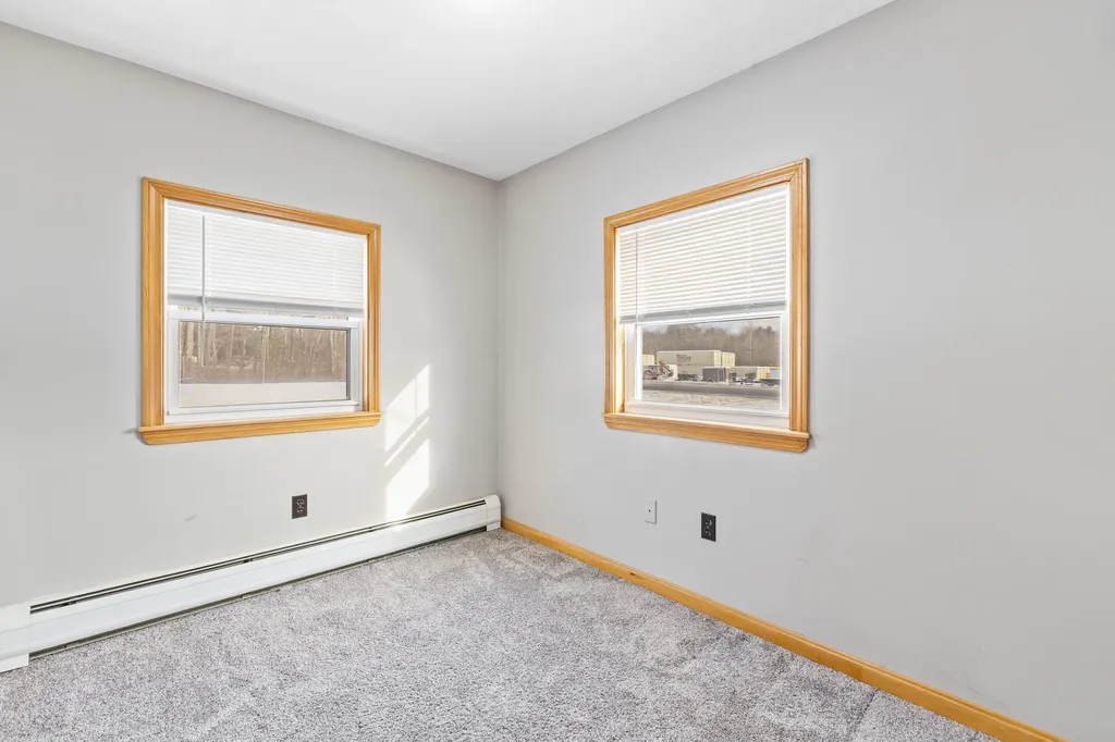 823 Washington Street N Auburn ME 04210