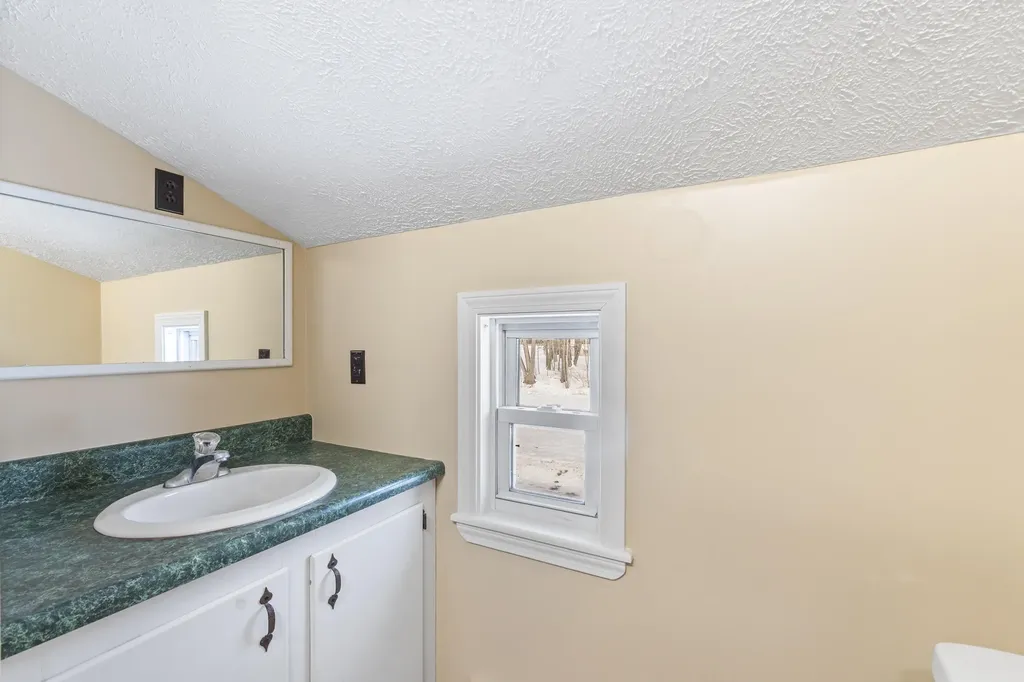 823 Washington Street N Auburn ME 04210