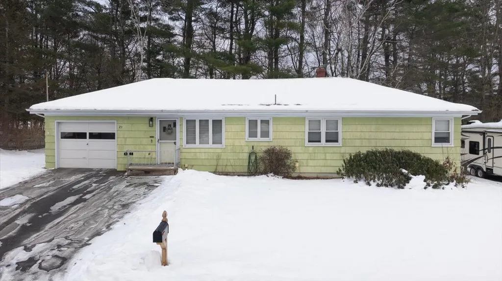 29 Mcarthur Avenue Lewiston ME 04240