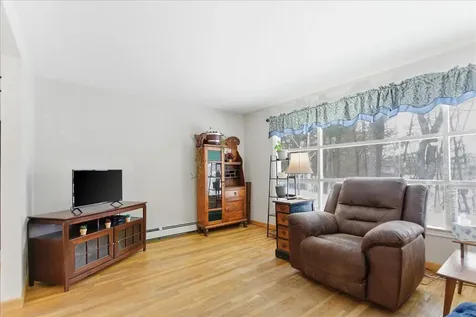 29 Mcarthur Avenue Lewiston ME 04240