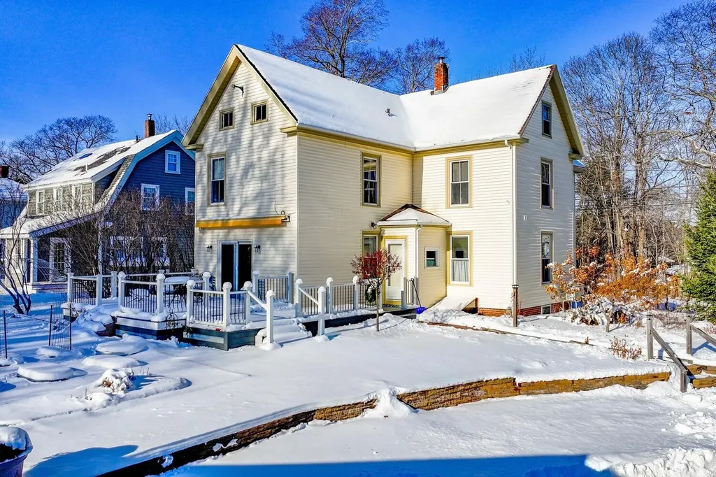 136 Talbot Avenue Rockland ME 04841