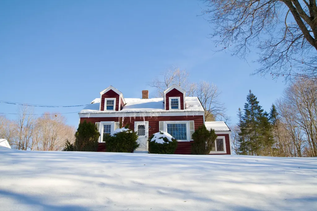 103 Pleasant Street Dexter ME 04930