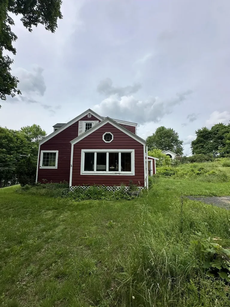 103 Pleasant Street Dexter ME 04930