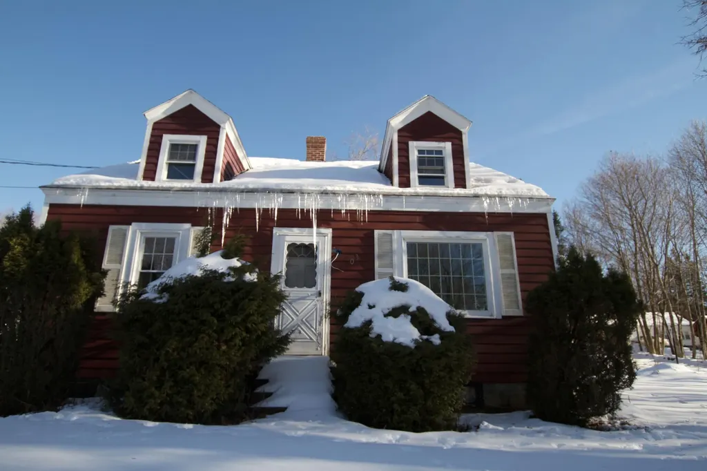 103 Pleasant Street Dexter ME 04930