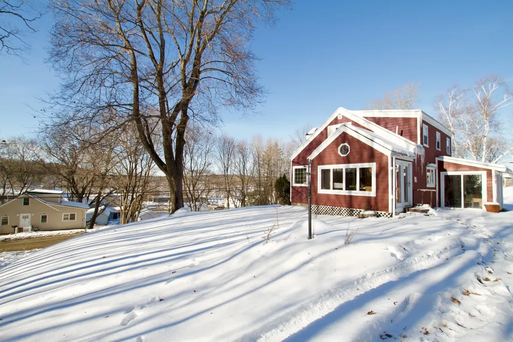103 Pleasant Street Dexter ME 04930