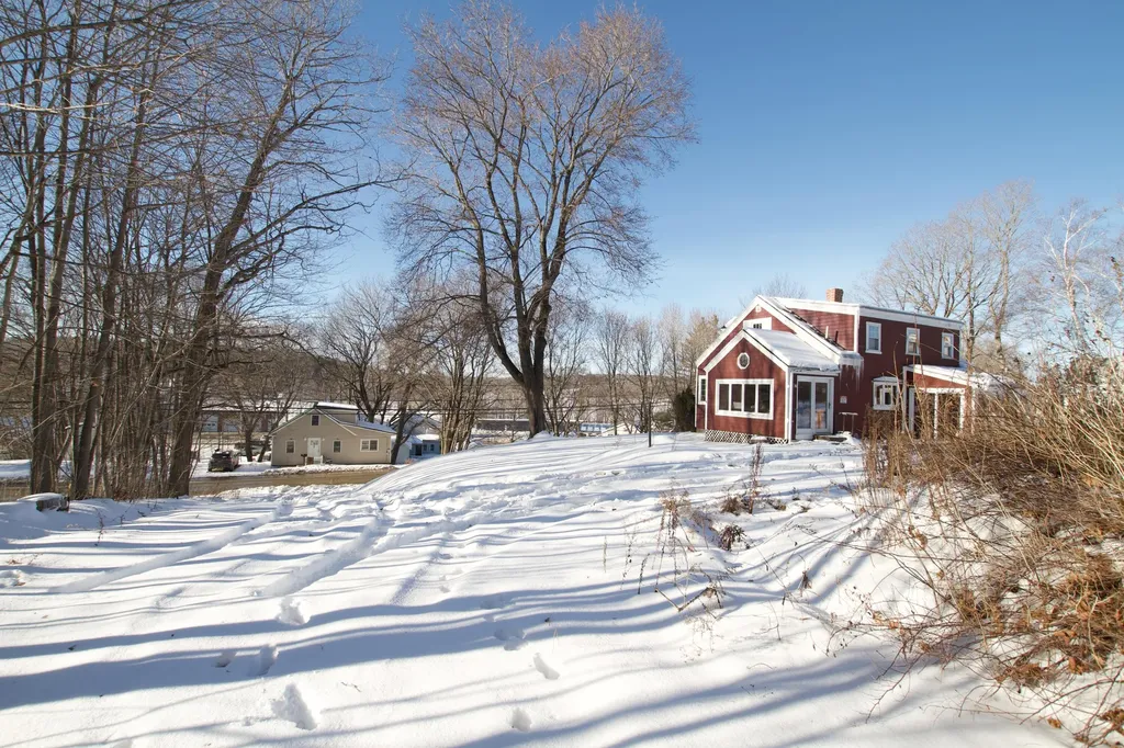 103 Pleasant Street Dexter ME 04930