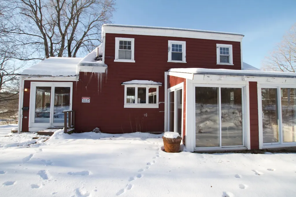 103 Pleasant Street Dexter ME 04930