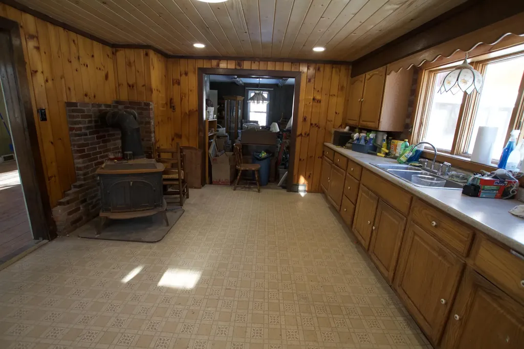 103 Pleasant Street Dexter ME 04930