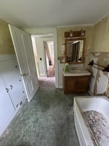103 Pleasant Street Dexter ME 04930