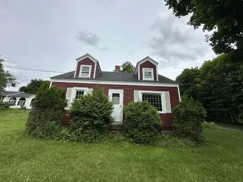 103 Pleasant Street Dexter ME 04930