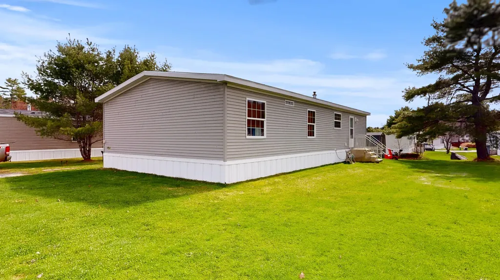 8 Sheldon Place Lewiston ME 04240