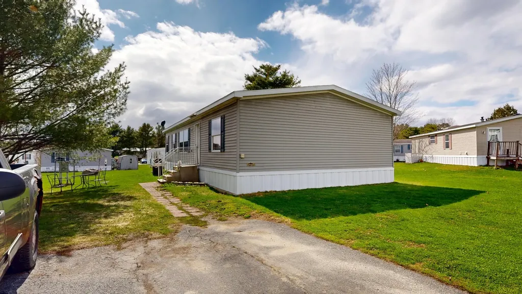 8 Sheldon Place Lewiston ME 04240