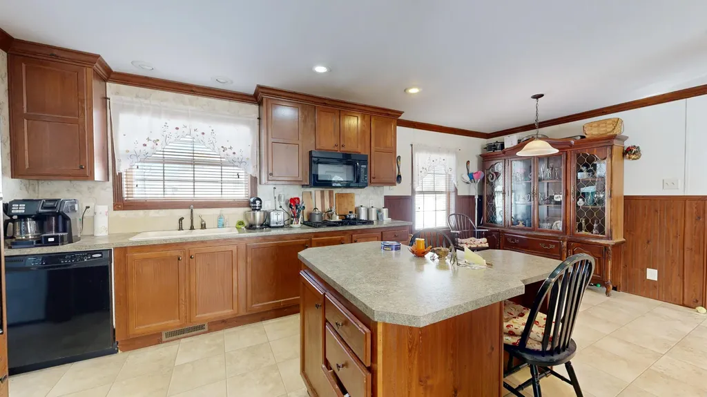 8 Sheldon Place Lewiston ME 04240