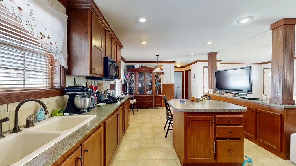 8 Sheldon Place Lewiston ME 04240