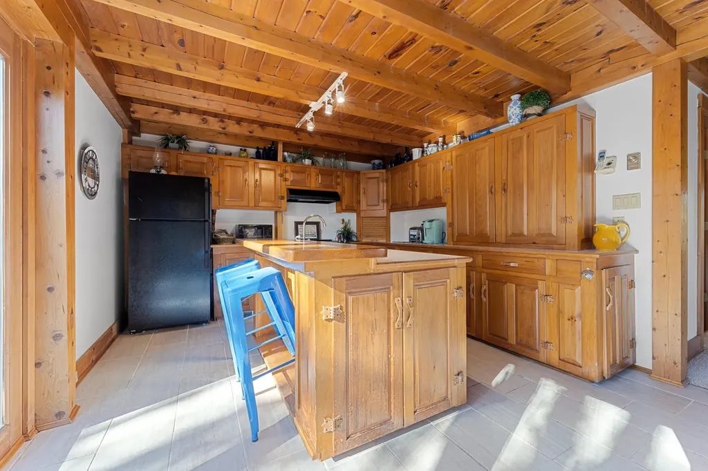 6 Abenaki Road Boothbay Harbor ME 04538