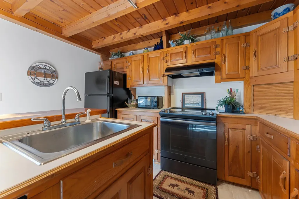 6 Abenaki Road Boothbay Harbor ME 04538