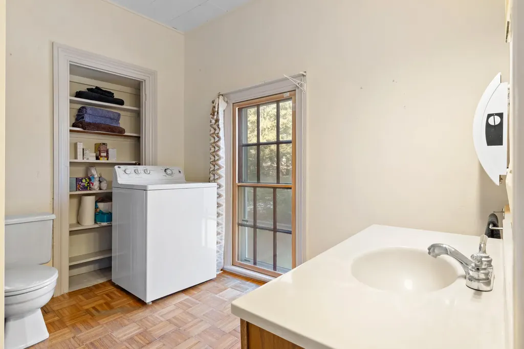 16 School Street Waldoboro ME 04572