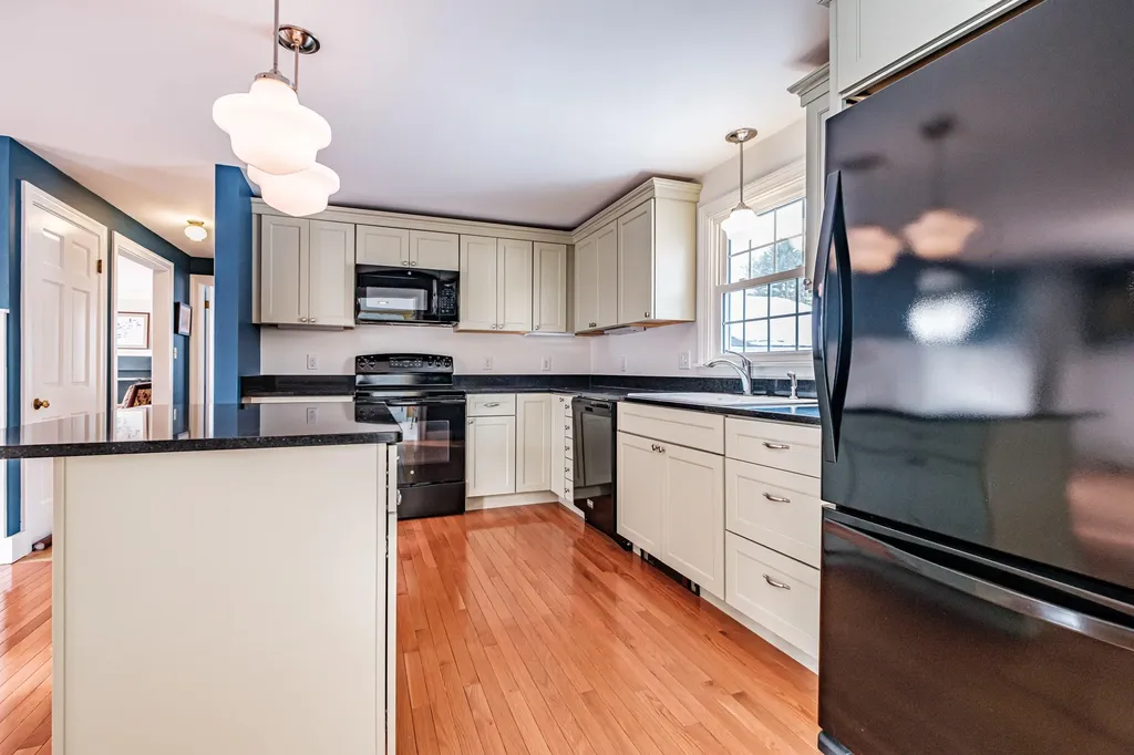 6 Woodside Drive Cumberland ME 04021