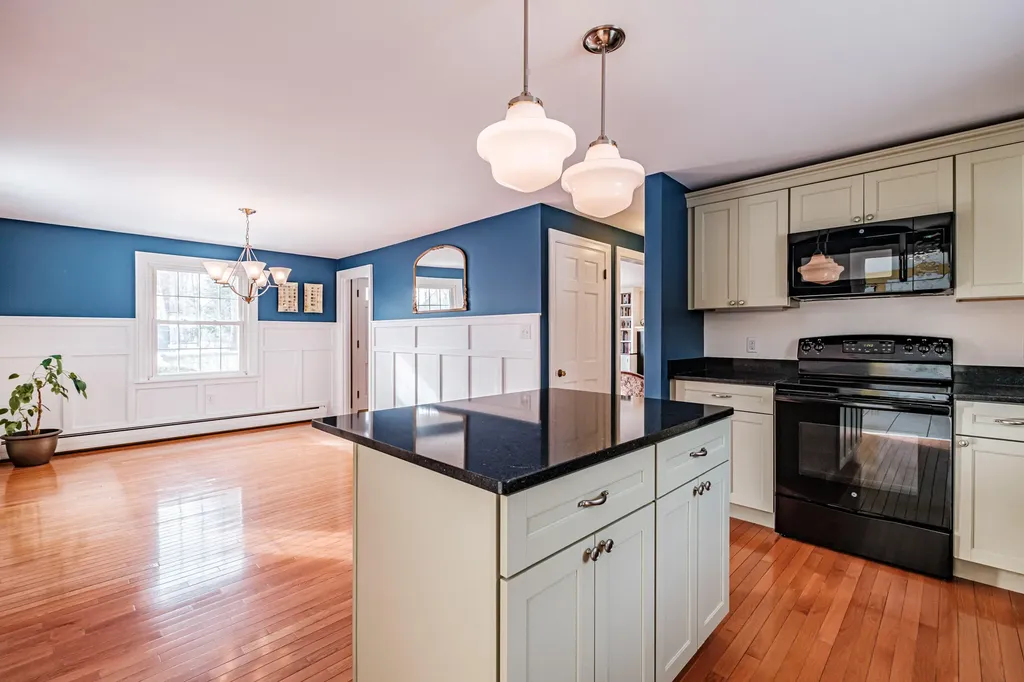 6 Woodside Drive Cumberland ME 04021