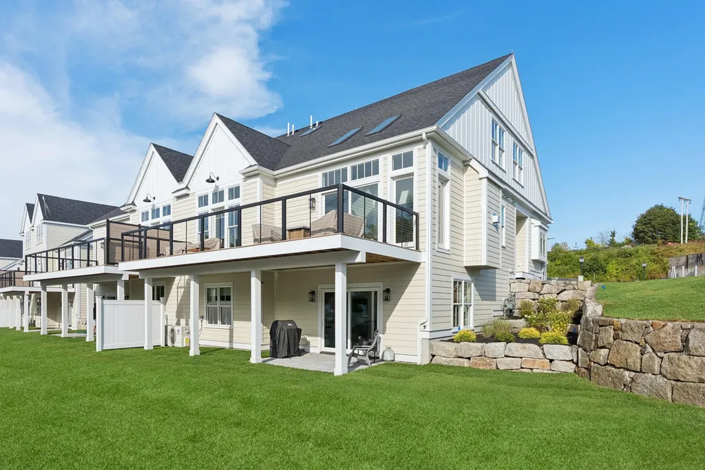 7 Isle Avenue Saco ME 04072