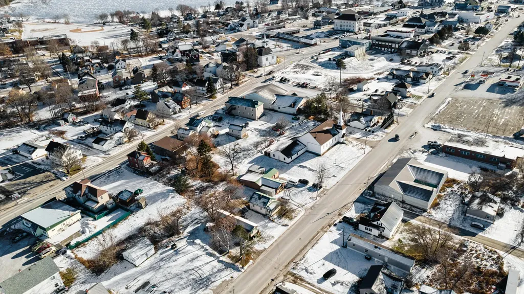 58 Fleming Street Lincoln ME 04457