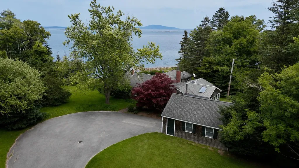 11 Prospero Lane Brooklin ME 04616