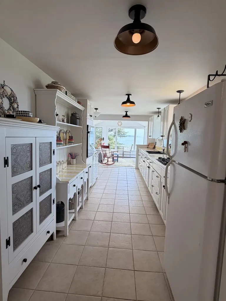 11 Prospero Lane Brooklin ME 04616
