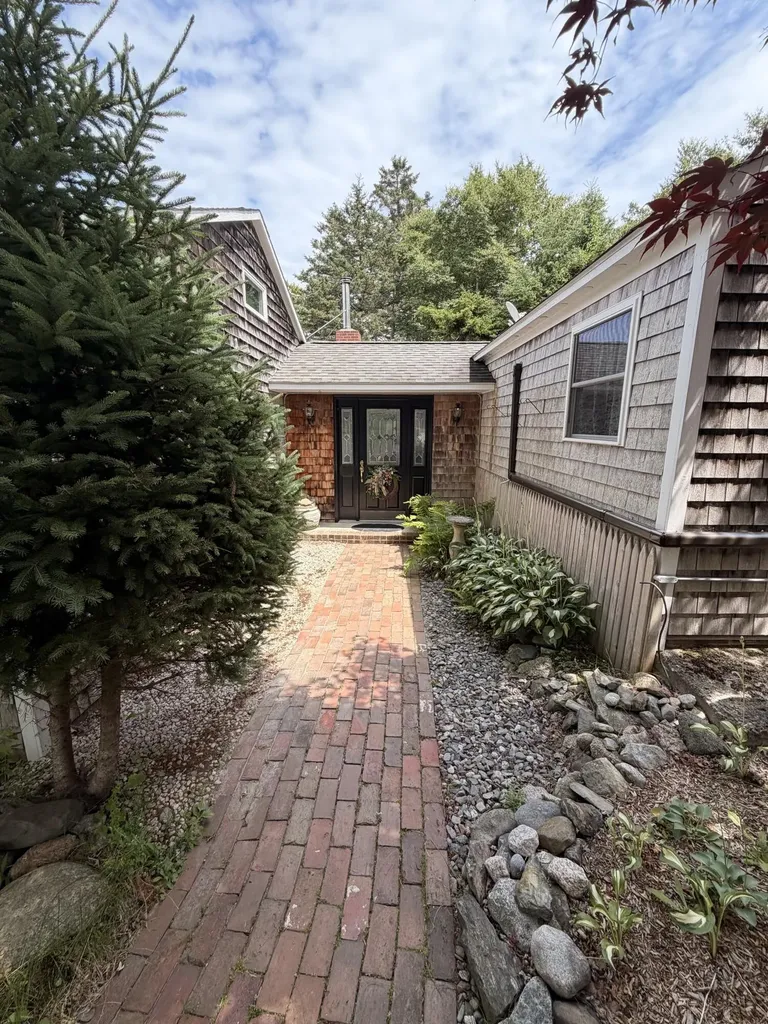 11 Prospero Lane Brooklin ME 04616