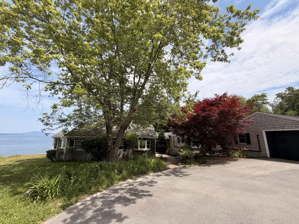11 Prospero Lane Brooklin ME 04616