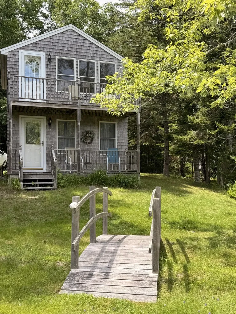 11 Prospero Lane Brooklin ME 04616