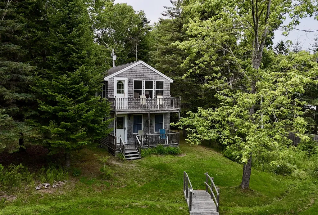 11 Prospero Lane Brooklin ME 04616