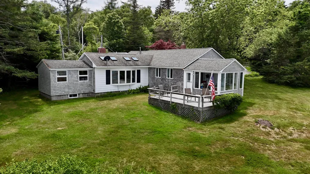 11 Prospero Lane Brooklin ME 04616