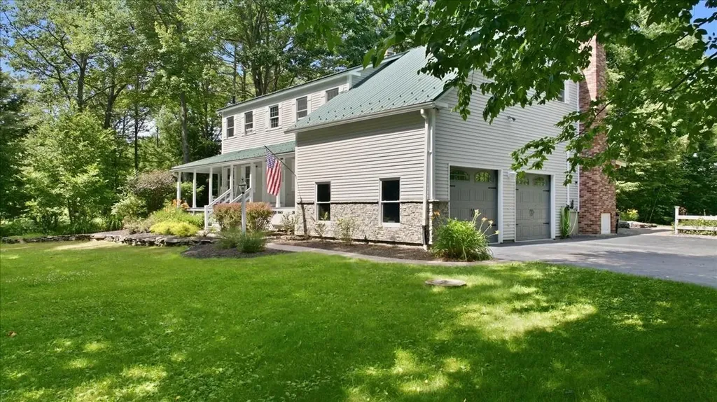 897 Main Street Wayne ME 04284