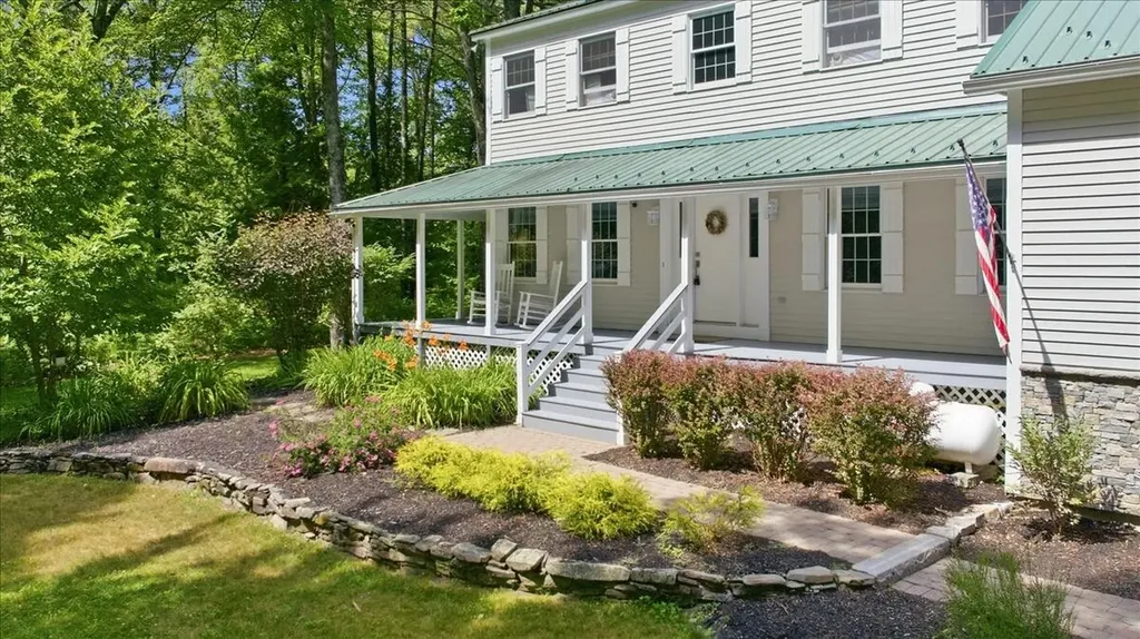 897 Main Street Wayne ME 04284