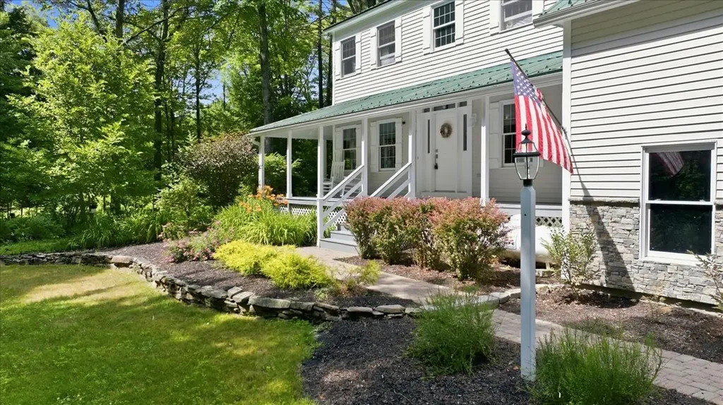 897 Main Street Wayne ME 04284
