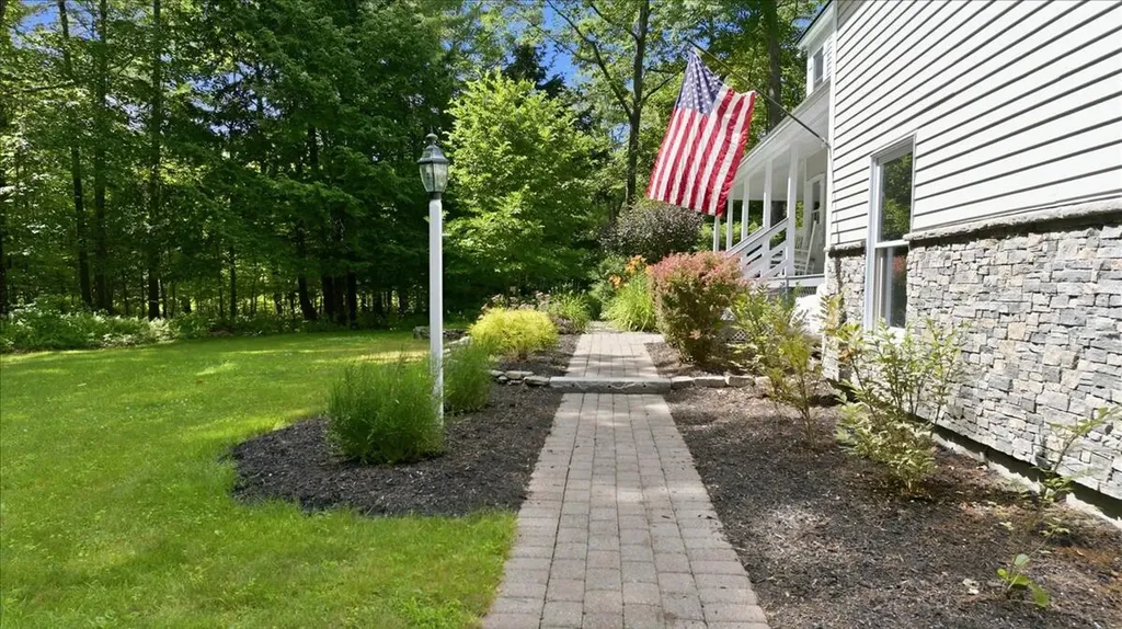 897 Main Street Wayne ME 04284
