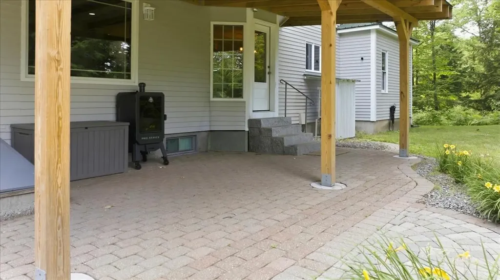 897 Main Street Wayne ME 04284