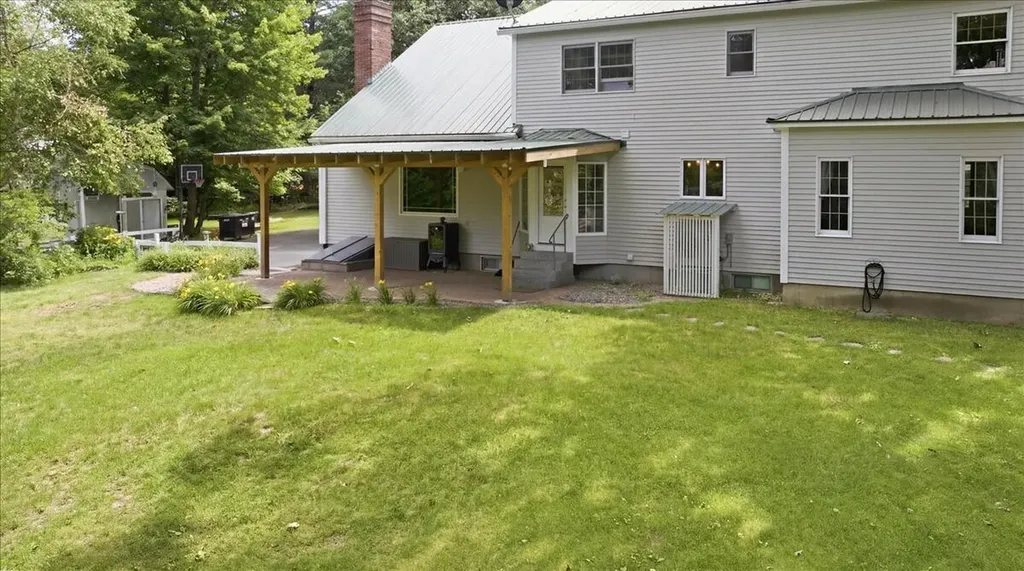 897 Main Street Wayne ME 04284