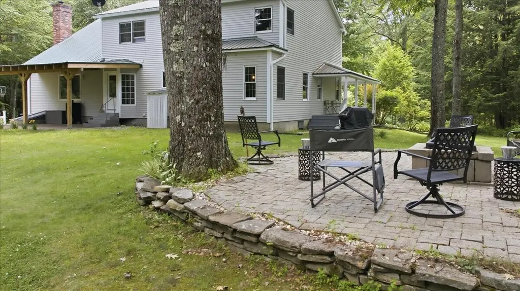 897 Main Street Wayne ME 04284
