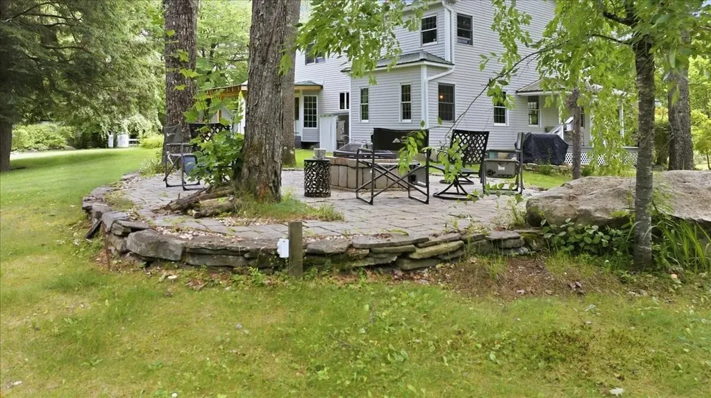 897 Main Street Wayne ME 04284