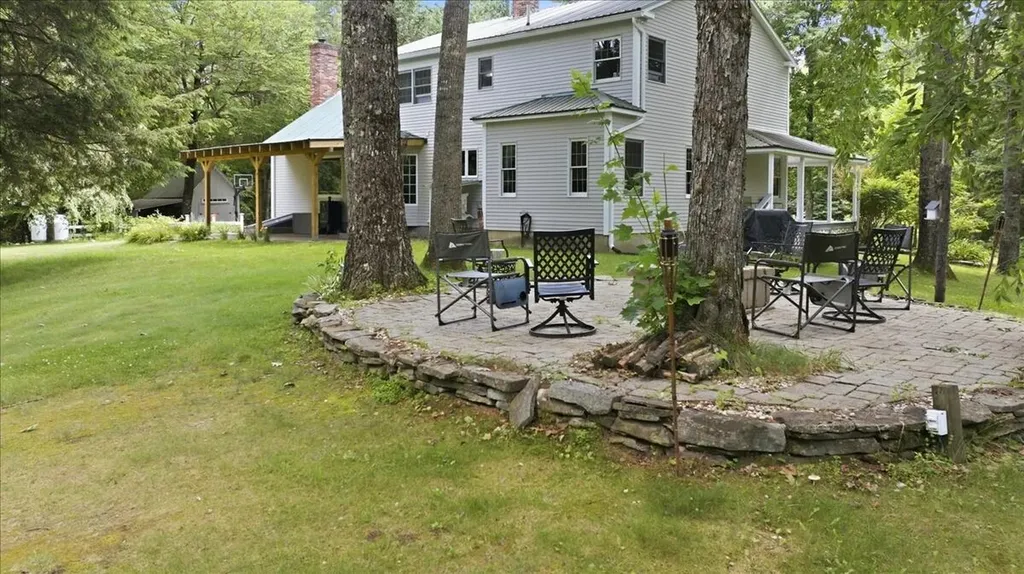 897 Main Street Wayne ME 04284