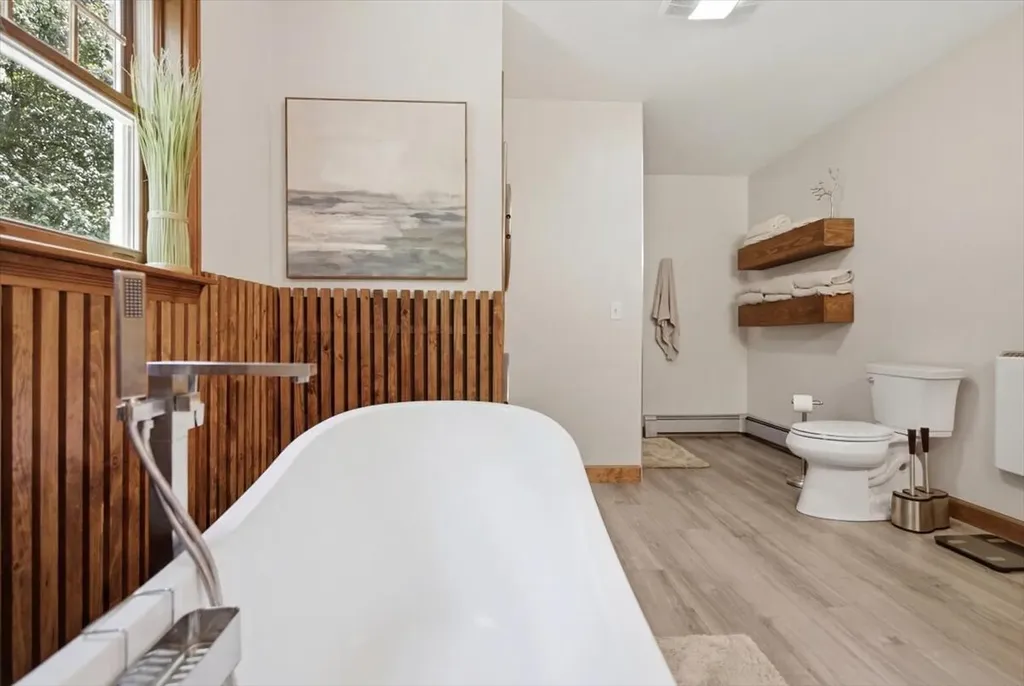 897 Main Street Wayne ME 04284