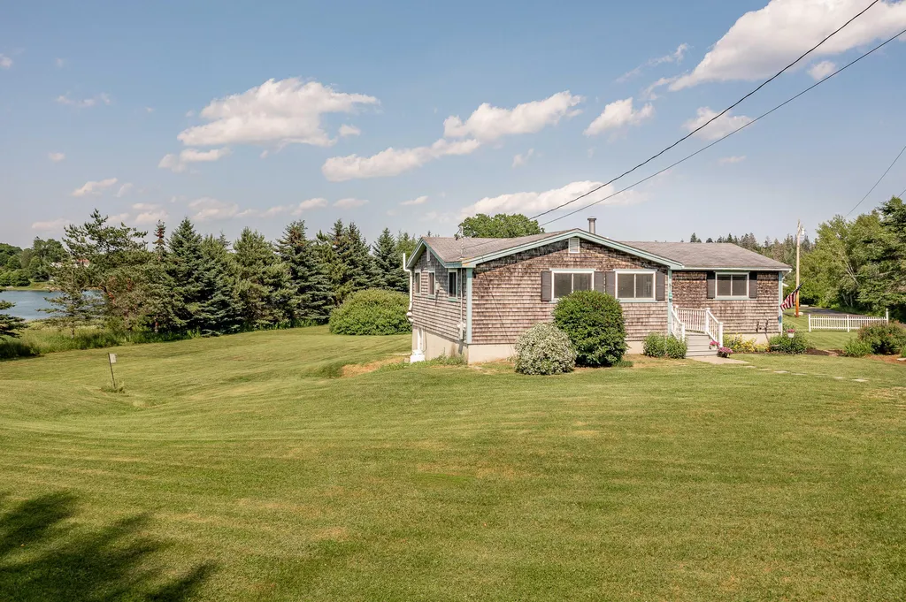 10 Dowling Road Saint George ME 04860