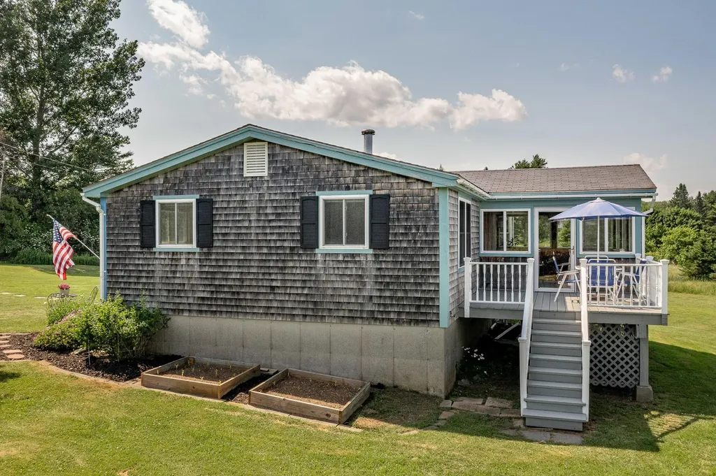 10 Dowling Road Saint George ME 04860