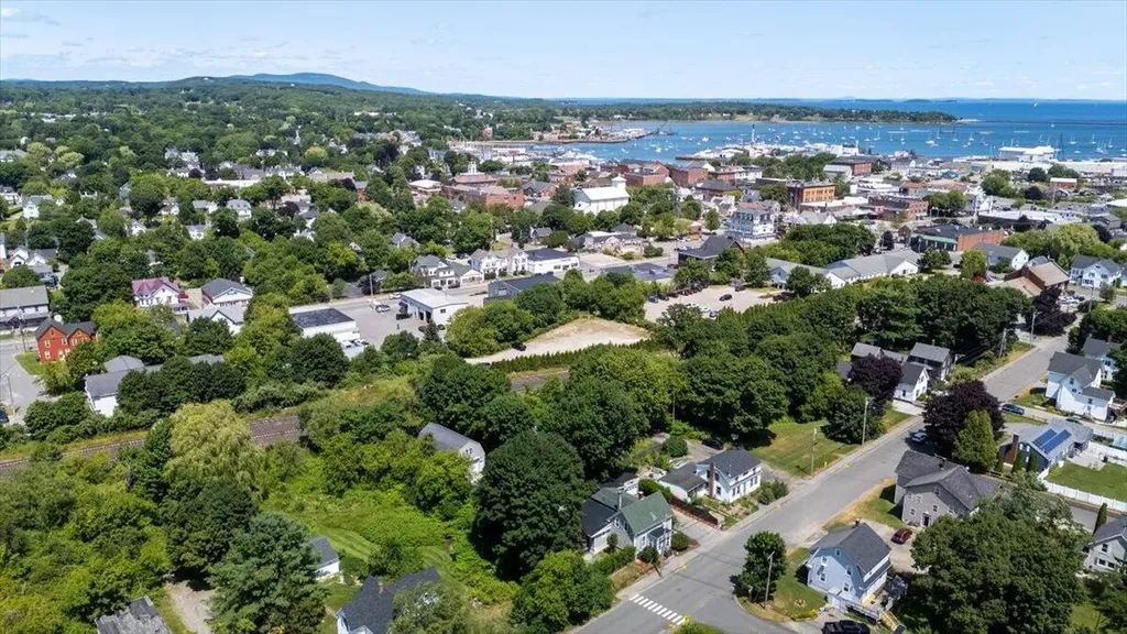 57 Pleasant Street Rockland ME 04841