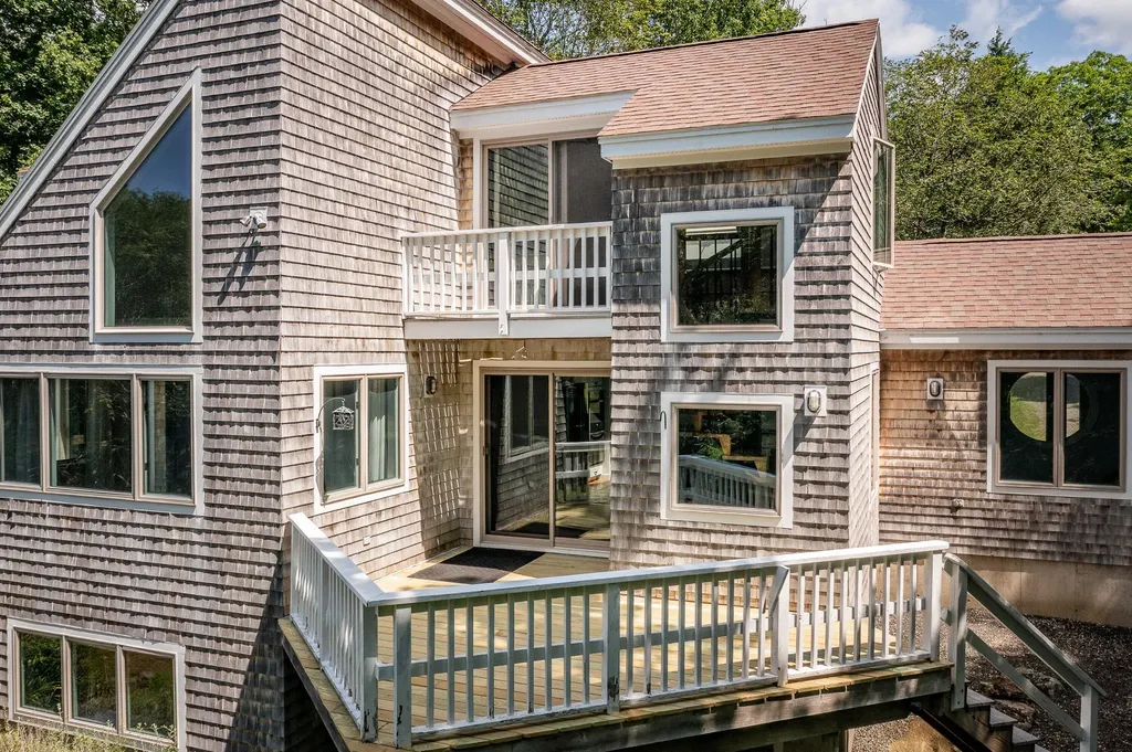 2 Springbrook Way Rockport ME 04856