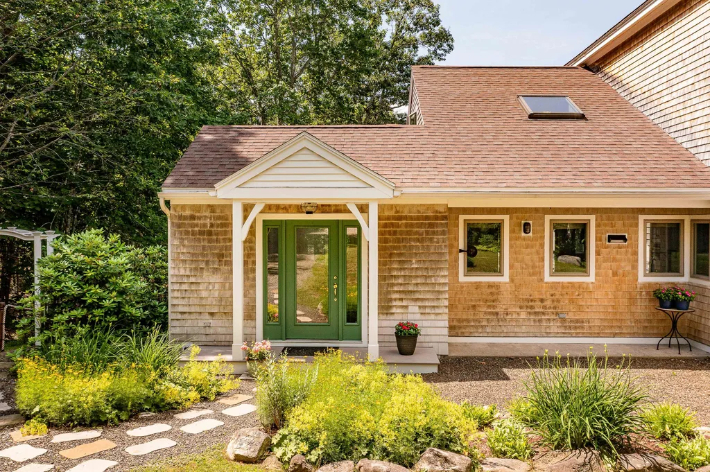 2 Springbrook Way Rockport ME 04856