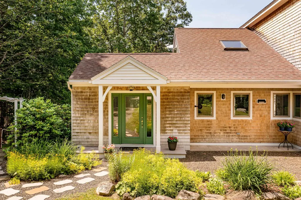 2 Springbrook Way Rockport ME 04856