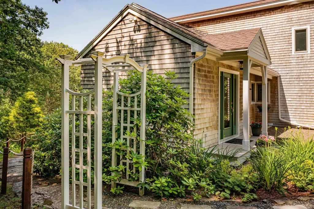 2 Springbrook Way Rockport ME 04856